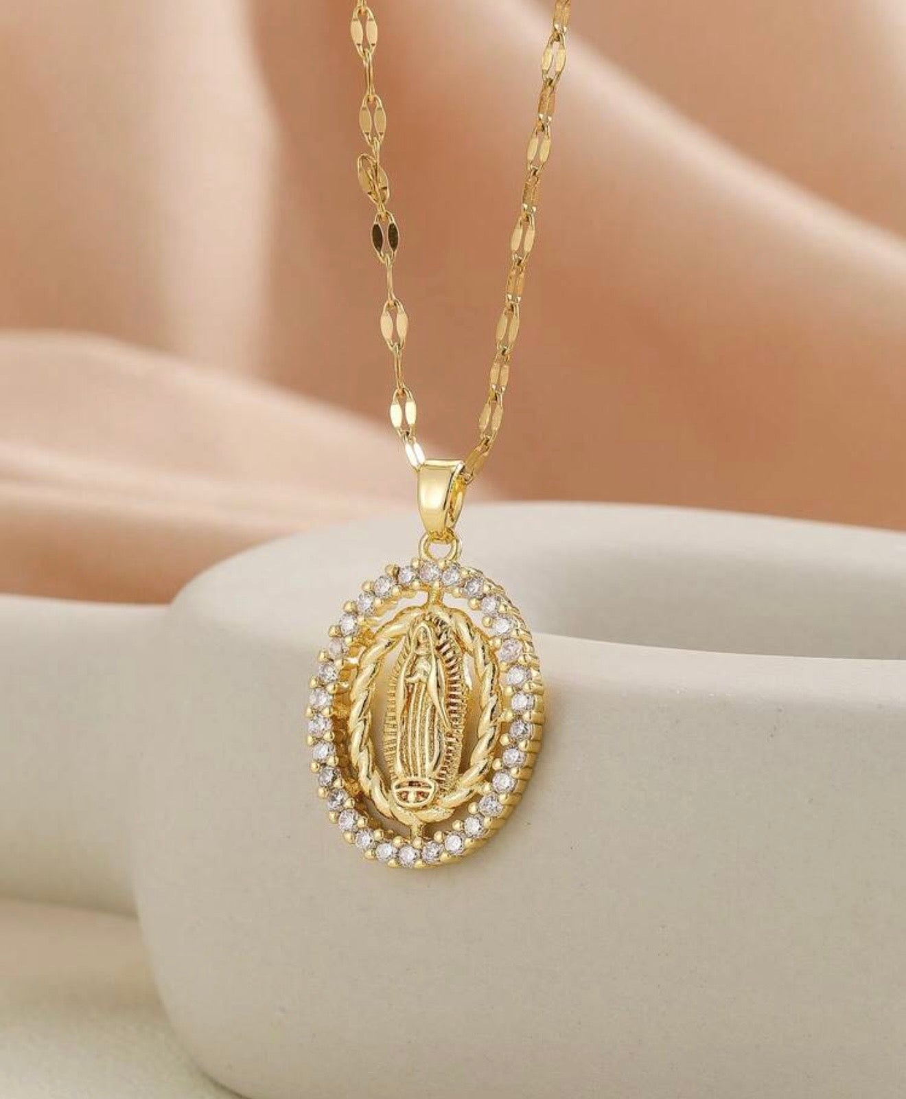 Chaîne pendentif vierge Marie