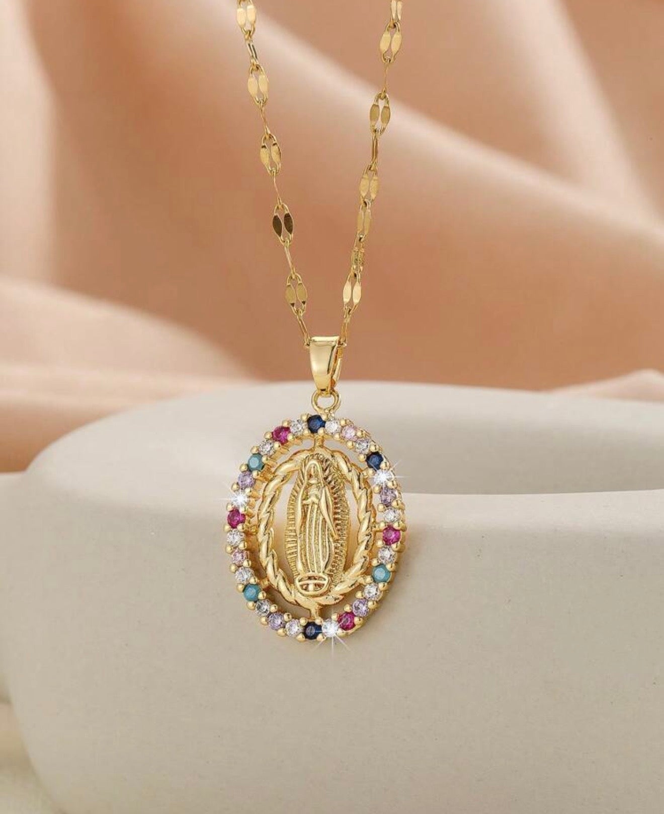 Chaîne pendentif vierge Marie