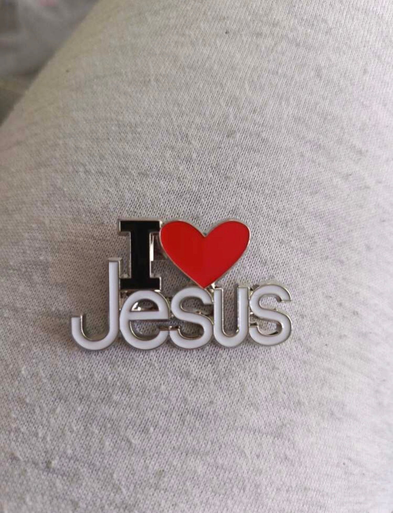 Broche / Pins «  i love Jesus »