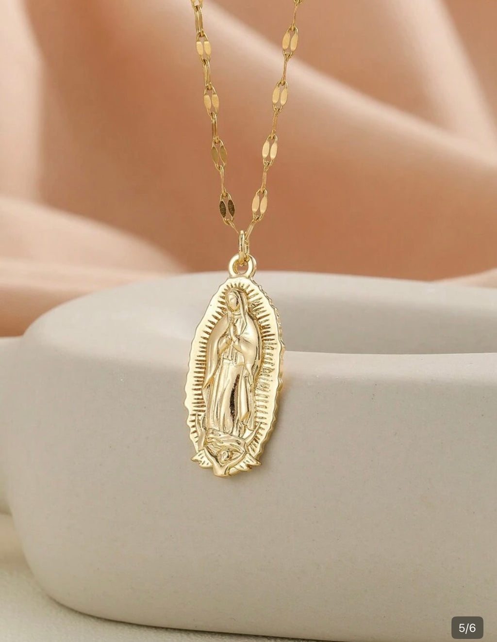 Chaîne pendentif vierge Marie