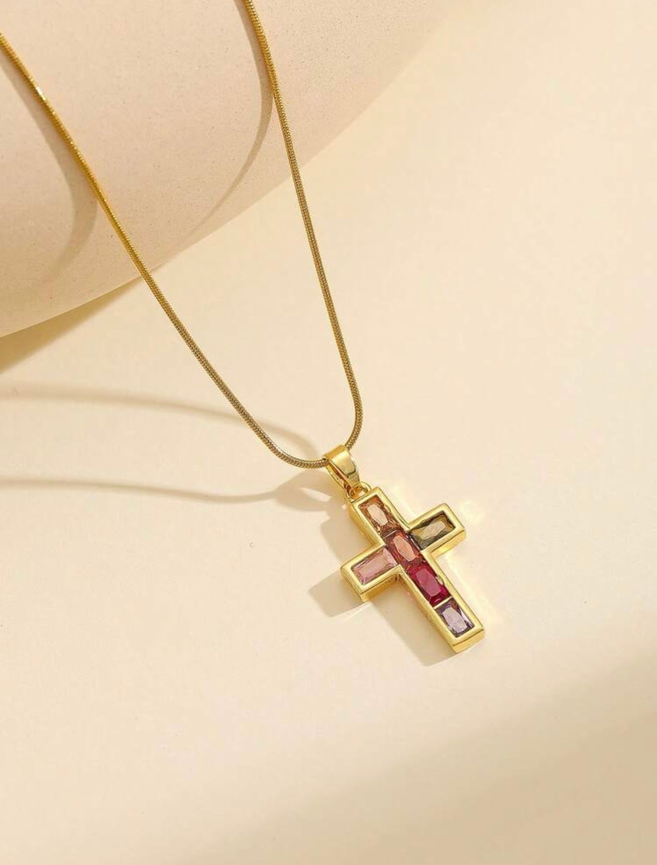 #1 Chaine avec pendentif en croix